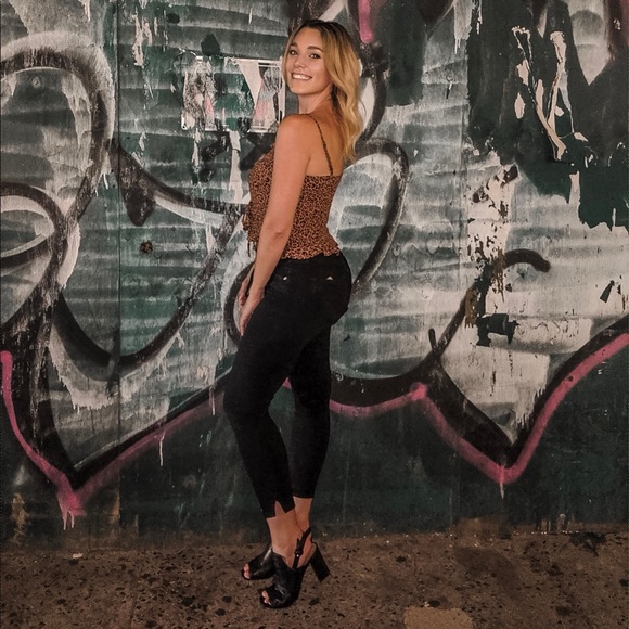 ✨ Meet your posher! ✨ - Picture 2 of 5